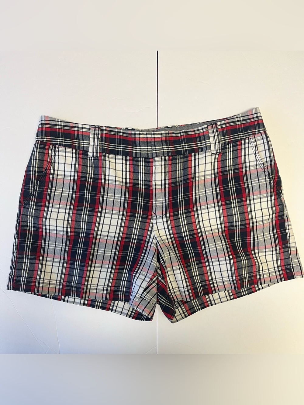 Tommy Hilfiger Women's Shorts Size 12 Chino Plaid Red White Blue Preppy